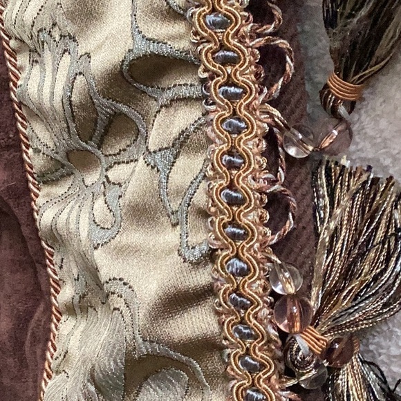 Towels, two sets ,1lg.and1handtowel in set , brown from croscill homes . - Picture 7 of 10